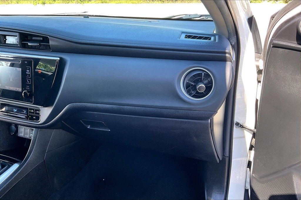 Used 2018 Toyota Corolla LE FWD image 16
