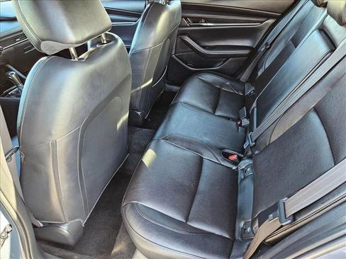 Used 2019 MAZDA MAZDA3 Hatchback w/ Premium Package image 16