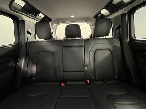 Used 2024 Land Rover Defender 110 S image 11