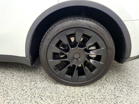 Used 2022 Tesla Model Y Long Range AWD/4WD image 9