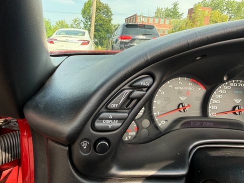 Used 2001 Chevrolet Corvette Convertible w/ Preferred Equipment Group2 RWD image 17