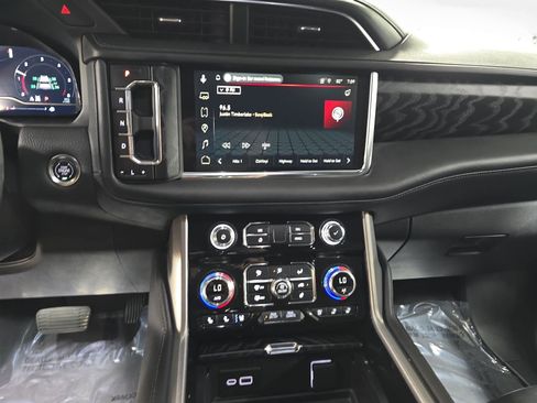 Used 2024 GMC Yukon XL Denali w/ Denali Reserve Package AWD/4WD image 20