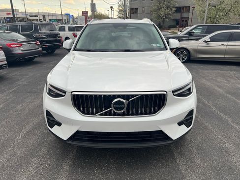 Used 2023 Volvo XC40 B5 Ultimate w/ Climate Package image 2