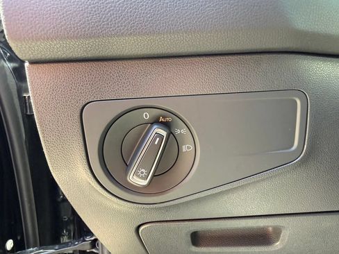 Used 2022 Volkswagen Tiguan SE AWD/4WD image 14