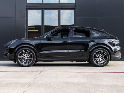 Certified 2026 Porsche Cayenne E-Hybrid Coupe AWD/4WD image 2