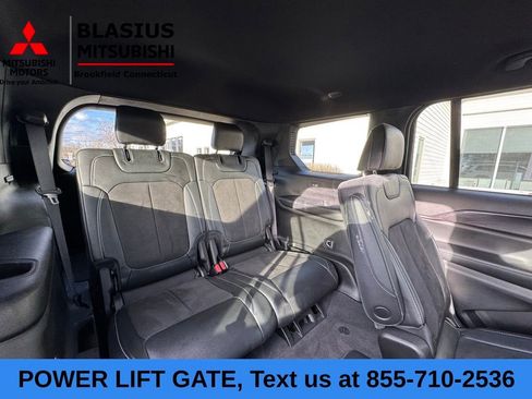 Used 2023 Jeep Grand Cherokee L Laredo image 16
