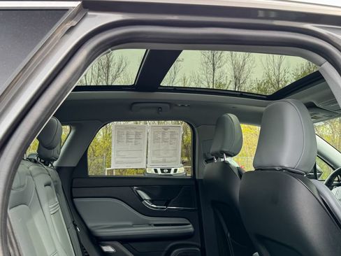 Used 2022 Lincoln Corsair AWD w/ Premium Package image 18