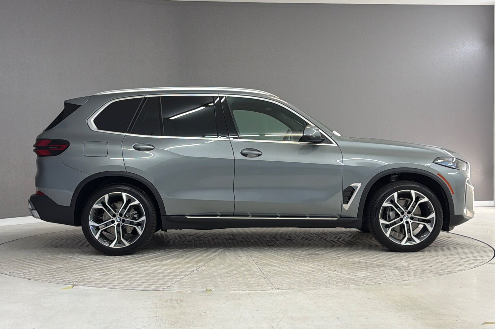 New 2026 BMW X5 xDrive40i w/ Premium Package AWD/4WD image 7