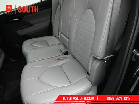 Used 2024 Toyota Highlander XLE image 24