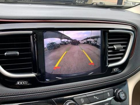 Certified 2019 Chrysler Pacifica Limited image 23