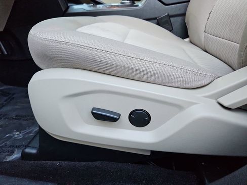 Used 2019 Ford Explorer 4WD w/ Class III Trailer Tow Package image 21