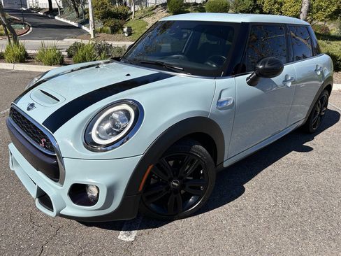Used 2019 MINI Cooper S image 1