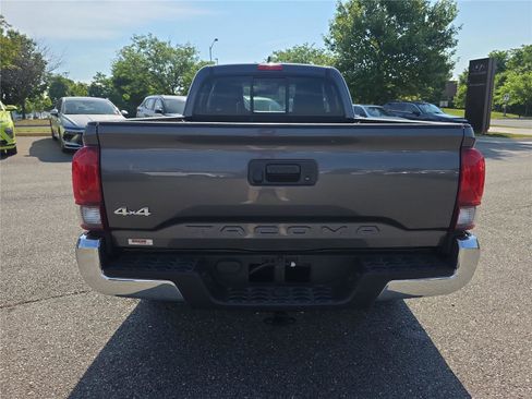 Used 2022 Toyota Tacoma SR5 w/ SR5 Appearance Package (SM) AWD/4WD image 6