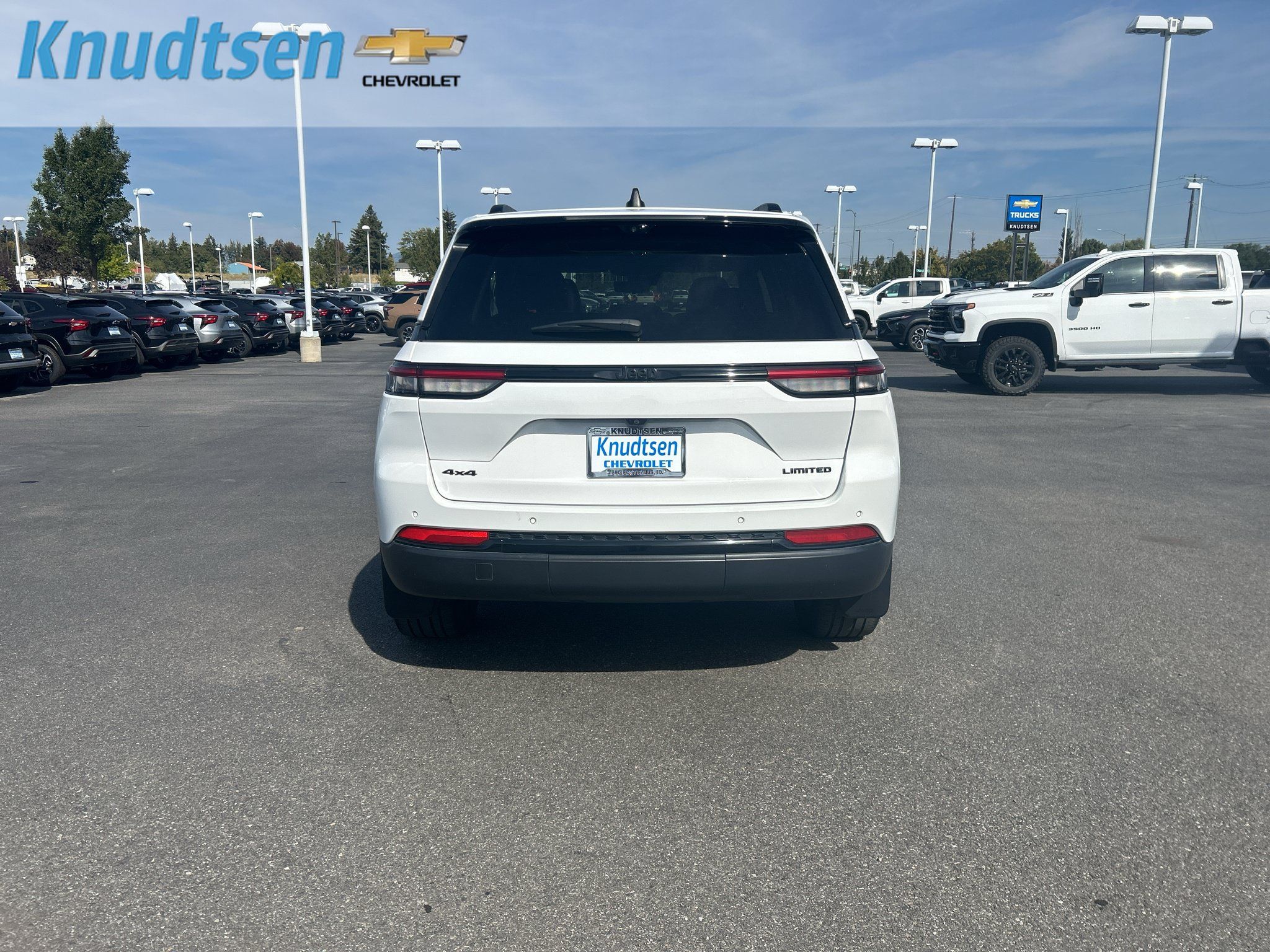 Used 2023 Jeep Grand Cherokee Limited w/ Luxury Tech Group II AWD/4WD image 6