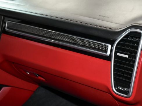 Used 2021 Porsche Cayenne Turbo w/ Assistance Package image 58