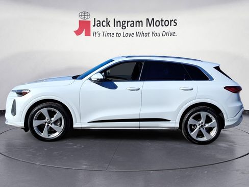 New 2025 Audi Q5 Prestige image 2