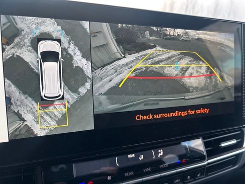 Used 2025 Toyota Sienna Platinum image 14