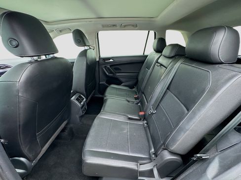 Used 2021 Volkswagen Tiguan SE FWD image 16