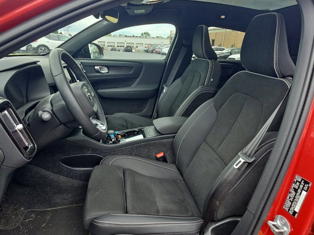 Used 2023 Volvo C40 P8 Recharge Plus AWD/4WD image 3