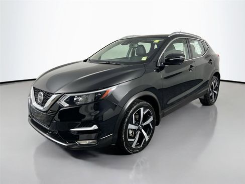 Used 2022 Nissan Rogue Sport SL w/ Premium Package image 2