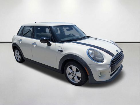 Used 2021 MINI Cooper 4-Door Hardtop w/ Storage Package FWD image 2