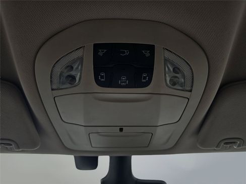 Used 2018 Chrysler Pacifica Touring-L w/ Advanced Safetytec Group FWD image 18