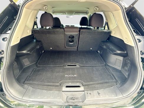 Used 2018 Nissan Rogue SV image 27