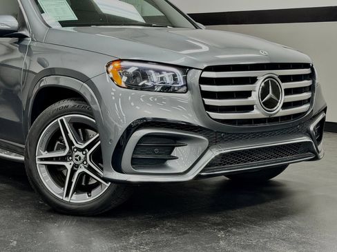 Used 2025 Mercedes-Benz GLS 450 4MATIC image 3