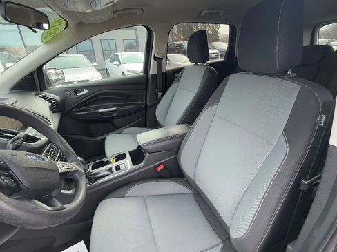 Used 2019 Ford Escape SE image 16