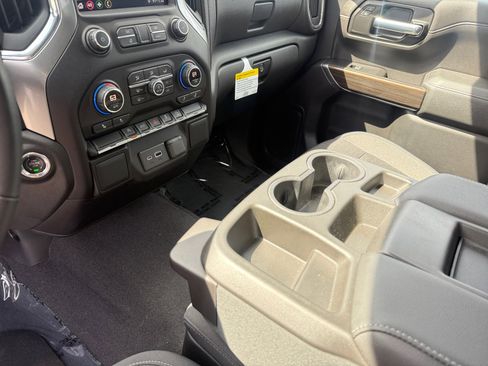 Used 2019 Chevrolet Silverado 1500 LT Trail Boss w/ Convenience Package image 13