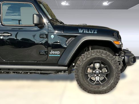 Used 2025 Jeep Wrangler Willys image 34