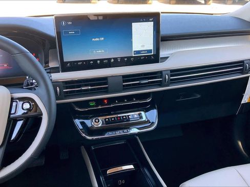 New 2026 Lincoln Corsair Premiere image 6