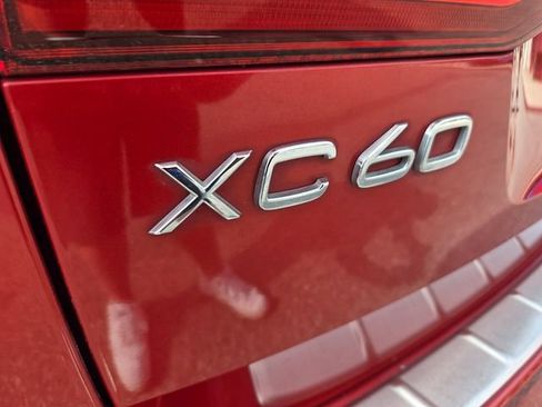 Used 2019 Volvo XC60 T5 Momentum w/ Premium Package FWD image 15