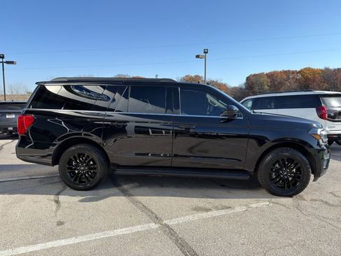 Used 2024 Ford Expedition Max XLT image 8