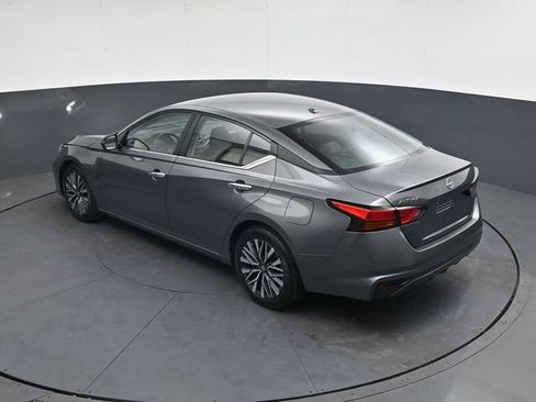 Used 2025 Nissan Altima 2.5 SV FWD image 26