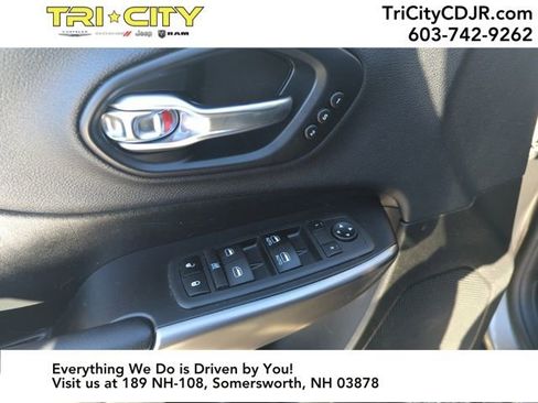 Used 2019 Jeep Cherokee Limited w/ Trailer Tow Group image 17