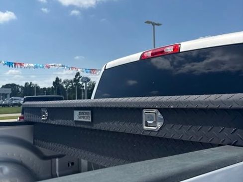 Used 2018 RAM 2500 Tradesman w/ Chrome Appearance Group AWD/4WD image 17