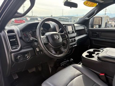 Used 2024 RAM 3500 Tradesman w/ Chrome Appearance Group image 3