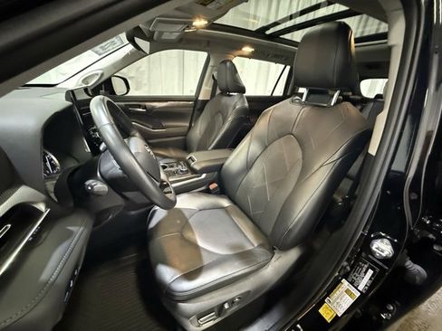 Certified 2022 Toyota Highlander Platinum image 11