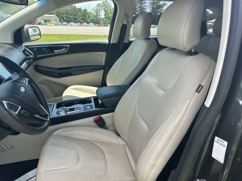 Used 2019 Ford Edge Titanium w/ Equipment Group 301A FWD image 8