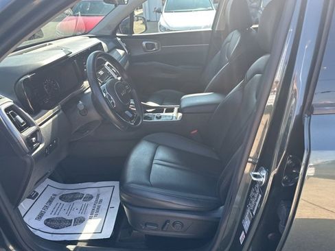 Used 2023 Kia Sorento S w/ Panoramic Sunroof Package image 9