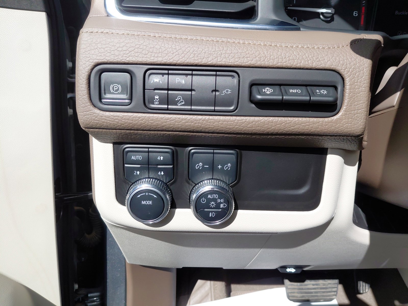 Used 2021 GMC Yukon Denali AWD/4WD image 36