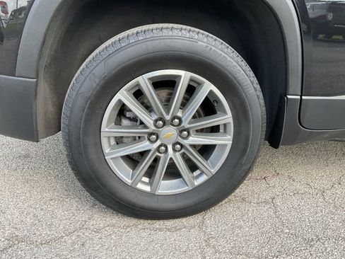 Used 2023 Chevrolet Traverse LT image 10