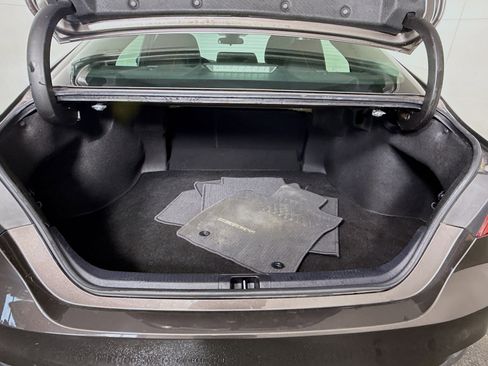 Used 2020 Toyota Camry LE image 34