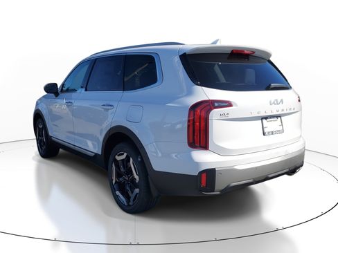 New 2025 Kia Telluride S image 4