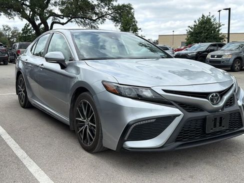 Used 2024 Toyota Camry SE FWD image 3
