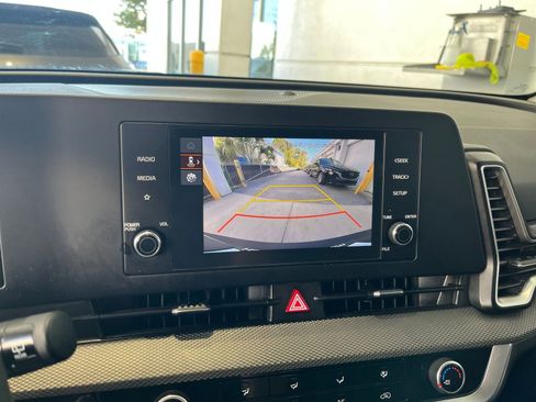 Used 2025 Kia Sportage LX image 17