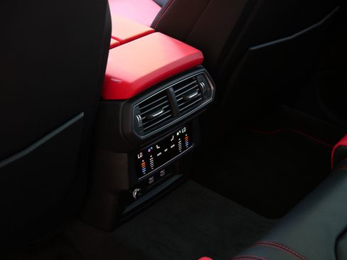 Used 2022 Lamborghini Urus image 21