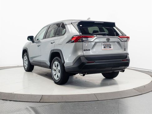 Used 2022 Toyota RAV4 LE AWD/4WD image 8