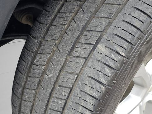 Used 2023 Jeep Compass Latitude image 29